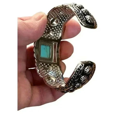 Montana Silversmiths Flourished Turquoise Cuff Bracelet Western Lifestyle New - Picture 4 of 7